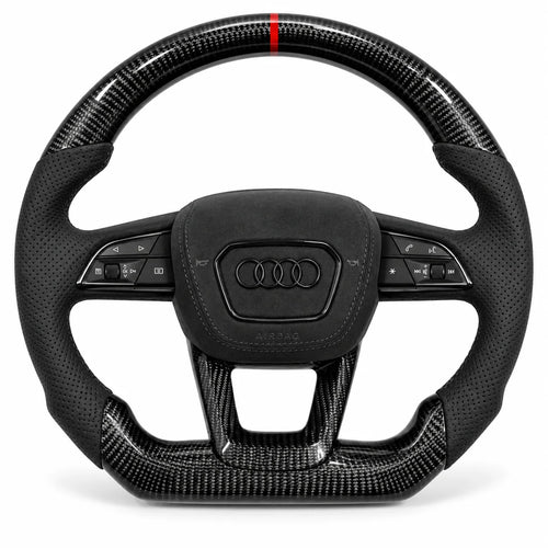 Version cuir perforé noir du même volant, haut et bas en carbone brillant, modèle Audi A3 8Y