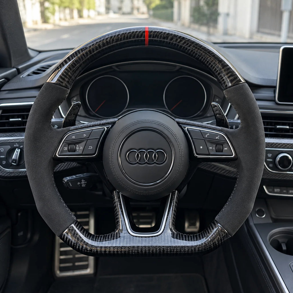 Volant carbone et alcantara monté dans une Audi A4 B9, vu depuis le siège conducteur