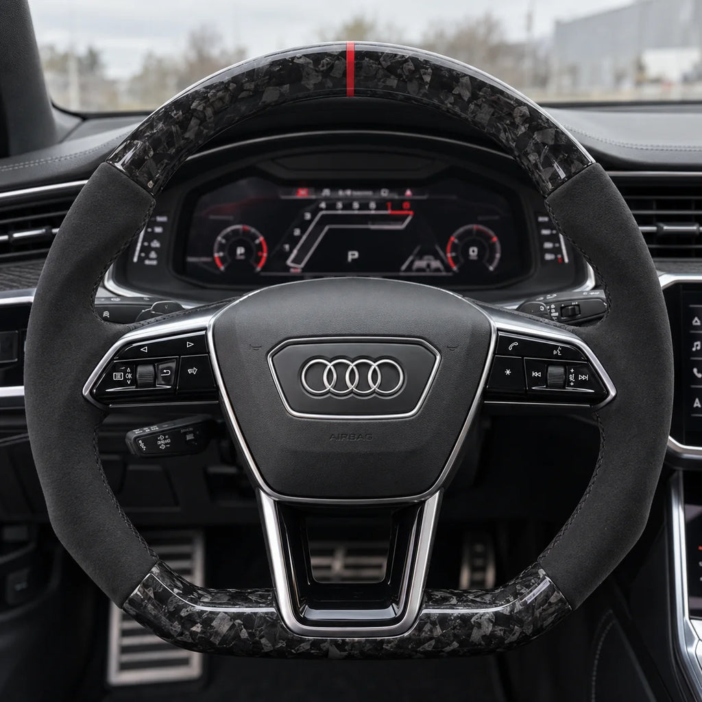 Option carbone forgé : aspect marbré à la place du tissage régulier, Audi RS6 C8