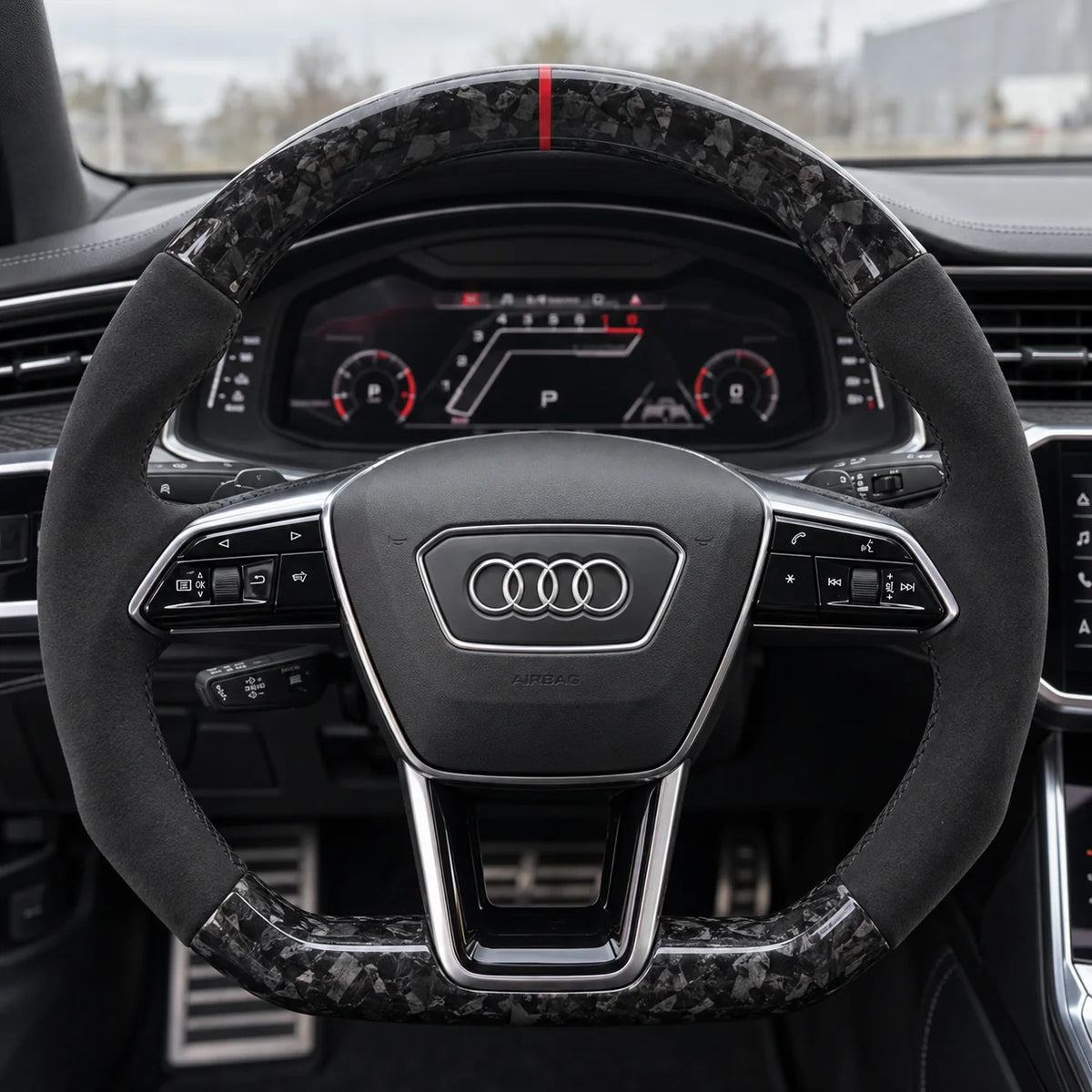 Option carbone forgé : aspect marbré à la place du tissage régulier, Audi RS6 C8
