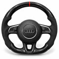 Volant carbone pour Audi TT 8J, R8 et RS3 8P vu de face, côtés en alcantara noir, repère rouge au sommet