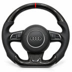Version cuir perforé noir du même volant, haut et bas en carbone brillant, modèle Audi TT 8J