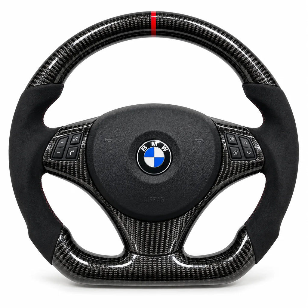 Volant carbone pour BMW E46, E9x et E8x vu de face, côtés en alcantara noir, repère rouge au sommet