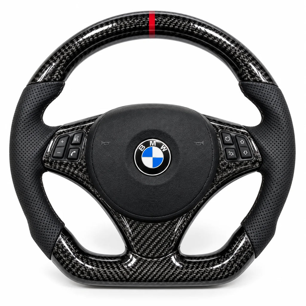 Version cuir perforé noir du même volant, haut et bas en carbone brillant, BMW E46