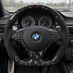 Option carbone forgé : aspect marbré à la place du tissage régulier, BMW E46