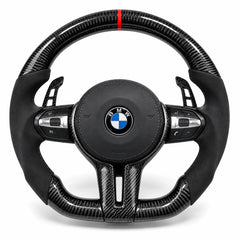 Volant carbone BMW Série 1, 3 et 4 (F20, F30, F32) en forme sportive : bas aplati et prise plus épaisse