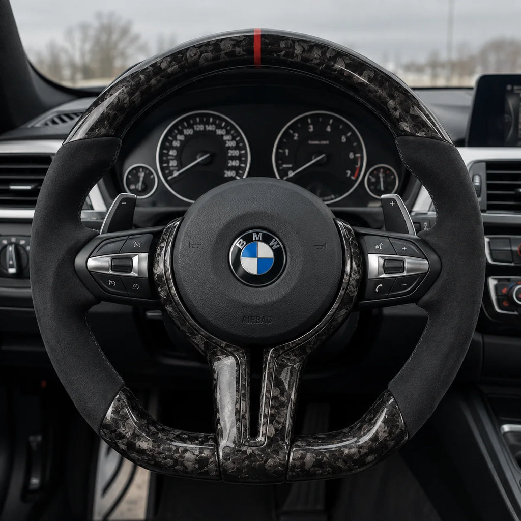 Option carbone forgé : aspect marbré à la place du tissage régulier, BMW F30