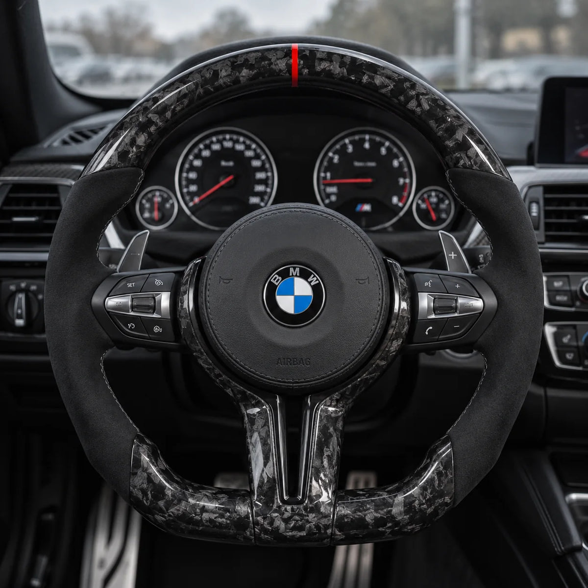 Option carbone forgé : aspect marbré à la place du tissage régulier, modèle BMW M3 F80