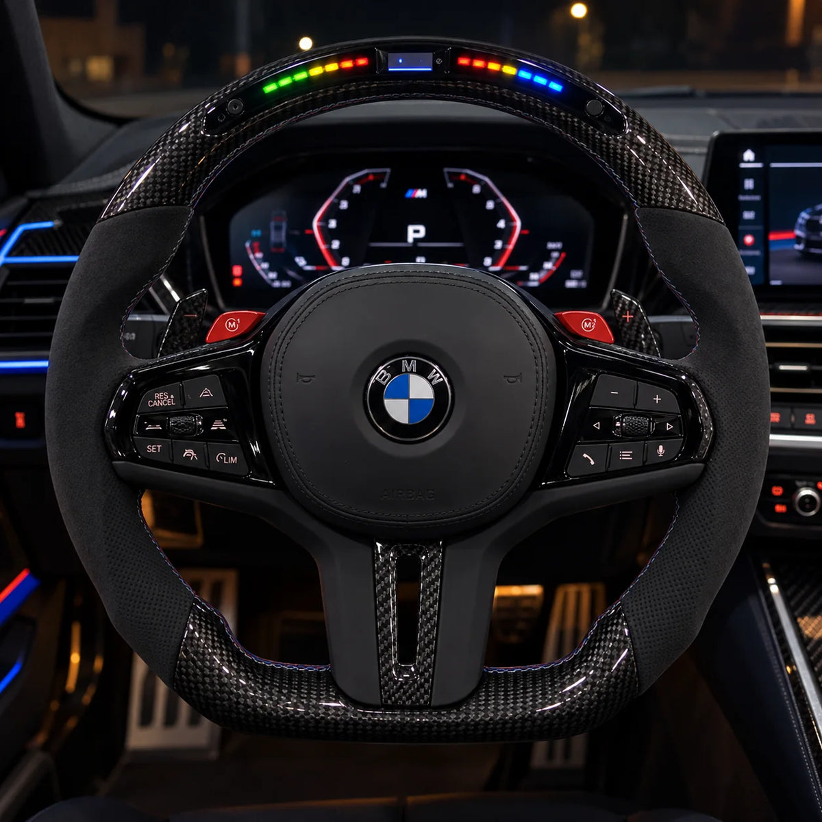 Option affichage LED intégrée au sommet de la couronne en carbone, modèle BMW M3 G80