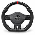 Volant carbone pour Golf 6 GTI et R vu de face, côtés en alcantara noir, repère rouge au sommet