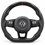 Version cuir perforé noir du même volant, haut et bas en carbone brillant, Golf 7 GTI