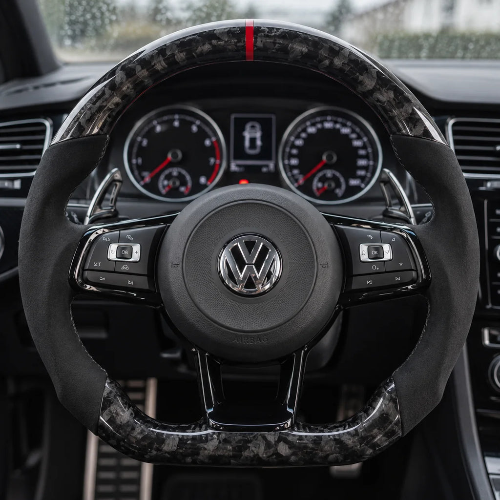 Option carbone forgé : aspect marbré à la place du tissage régulier, Golf 7 GTI