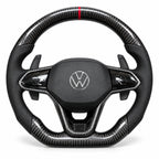 Version cuir perforé noir du même volant, haut et bas en carbone brillant, modèle Golf 8 GTI (palettes au volant en option, non comprises)