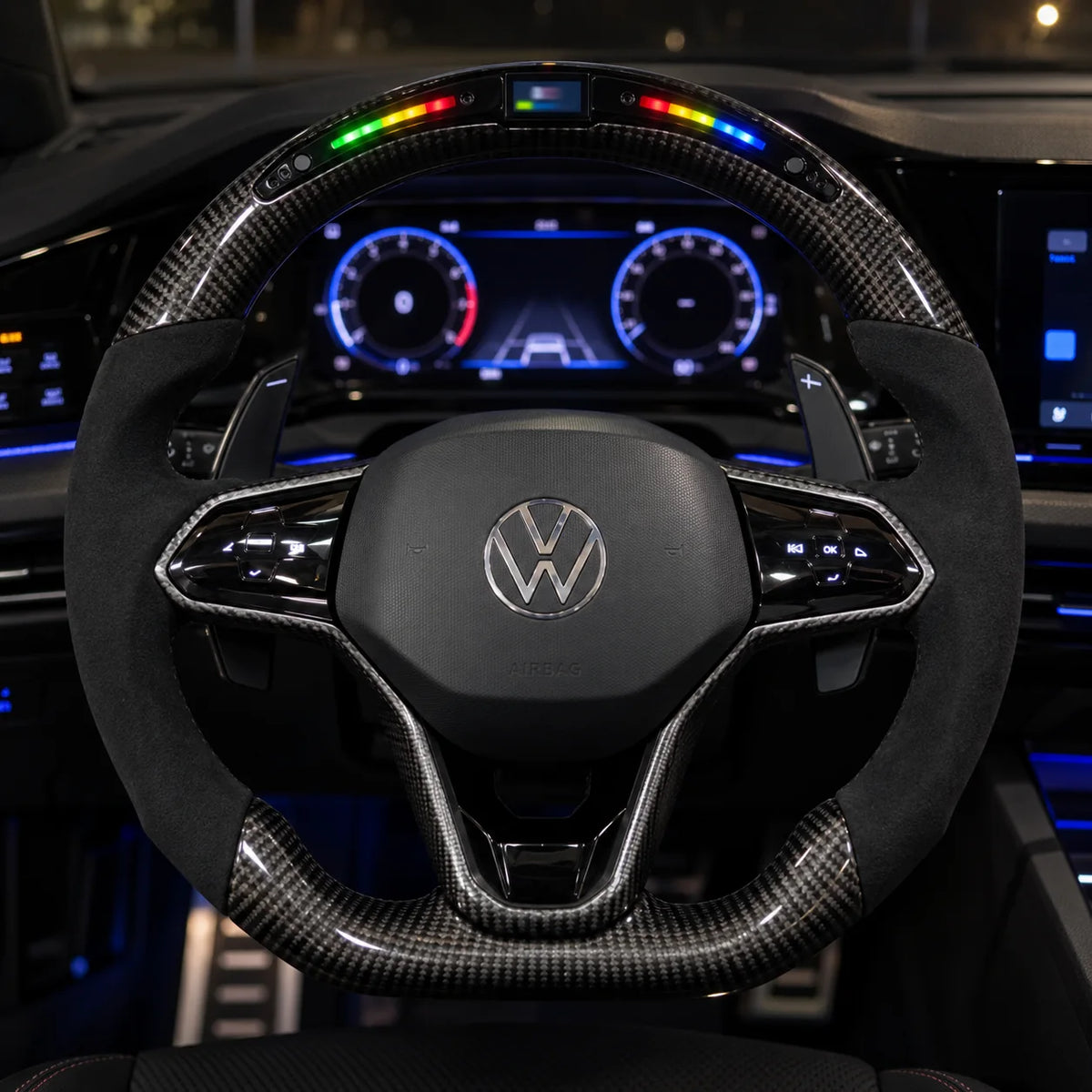 Option affichage LED intégrée au sommet de la couronne en carbone, modèle Golf 8 GTI