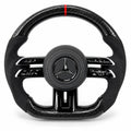 Volant carbone pour Mercedes Classe C W206 vu de face, côtés en alcantara noir, repère rouge au sommet