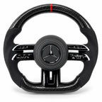 Volant carbone pour Mercedes Classe C W206 vu de face, côtés en alcantara noir, repère rouge au sommet