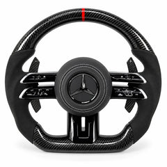 Volant carbone Mercedes Classe C W206 en forme sportive : bas aplati et prise plus épaisse