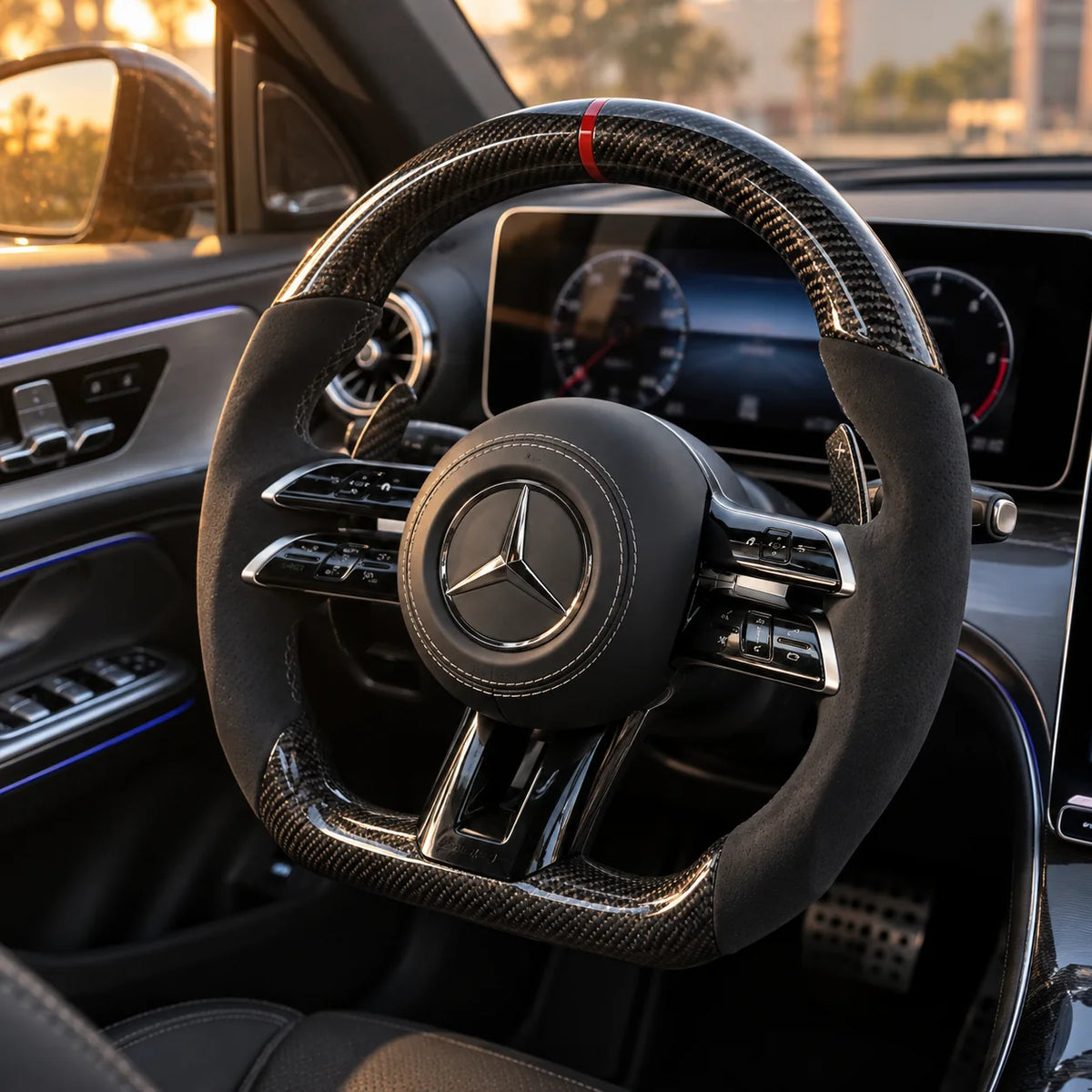 Mercedes W206 : volant monté vu depuis le siège passager, bas plat et carbone brillant