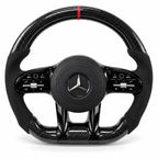 Volant carbone pour Mercedes Classe A W177, CLA et Classe C vu de face, côtés en alcantara noir, repère rouge au sommet