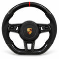 Volant carbone pour Porsche 911, Cayenne, Macan et Panamera vu de face, côtés en alcantara noir, repère rouge au sommet